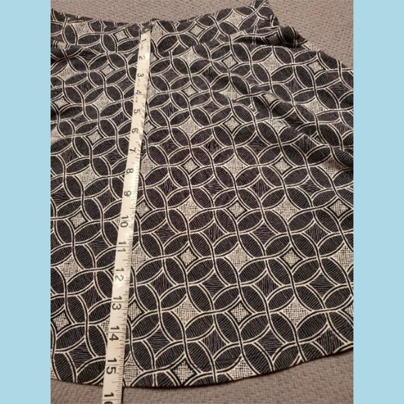 Black/White Geometric Design Skater Skirt - Small - Picture 1 of 3